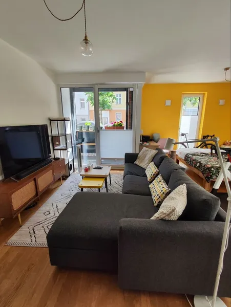 Helles und geräumiges 44 m² großes 1-Zimmer-Apartment zu vermieten in Schöneweide — photo 1